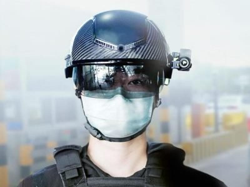 Չինացի ոստիկանները մարդկանց ջերմությունն ավտոմատ ռեժիմով չափելու համար սաղավարտներ են ստացել